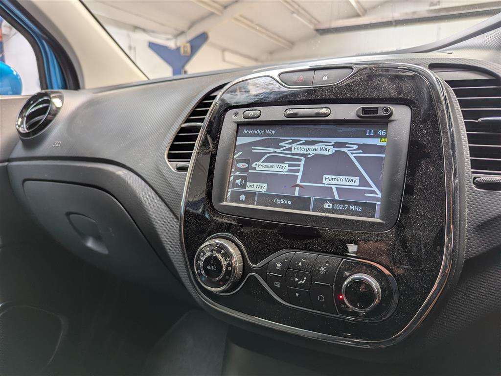 <p>2014 RENAULT CAPTURD-QUE S M-NAV NRG D</p>