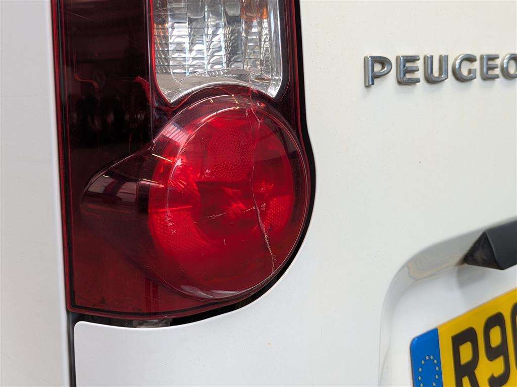 <p>2013 PEUGEOT PARTNER 850 S L1 HDI</p>