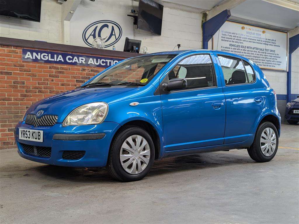 <p>2003 TOYOTA YARIS T3</p>