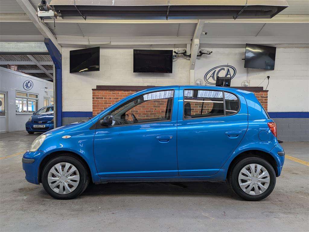 <p>2003 TOYOTA YARIS T3</p>