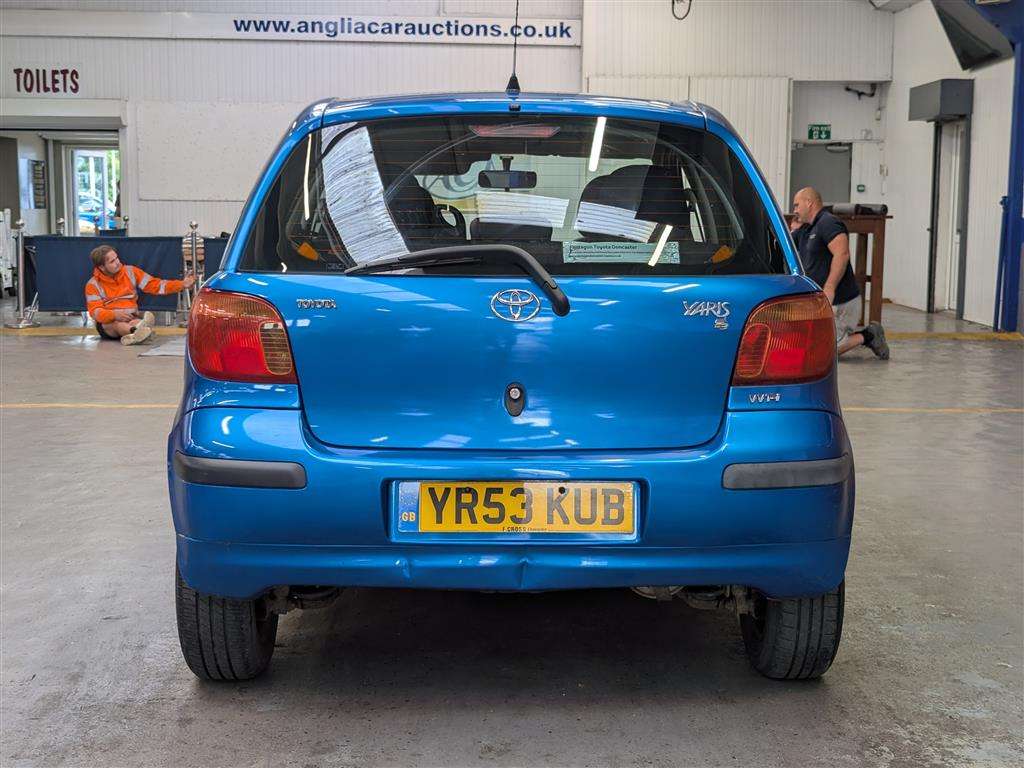 <p>2003 TOYOTA YARIS T3</p>