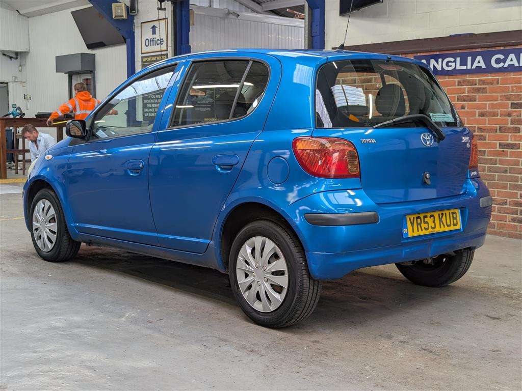 <p>2003 TOYOTA YARIS T3</p>