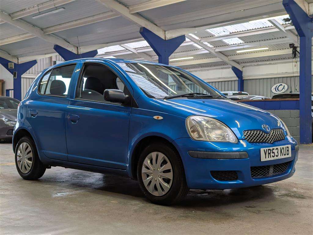 <p>2003 TOYOTA YARIS T3</p>