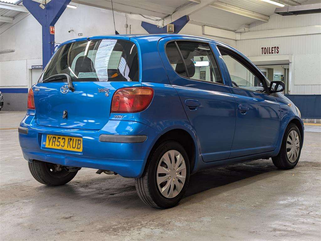 <p>2003 TOYOTA YARIS T3</p>