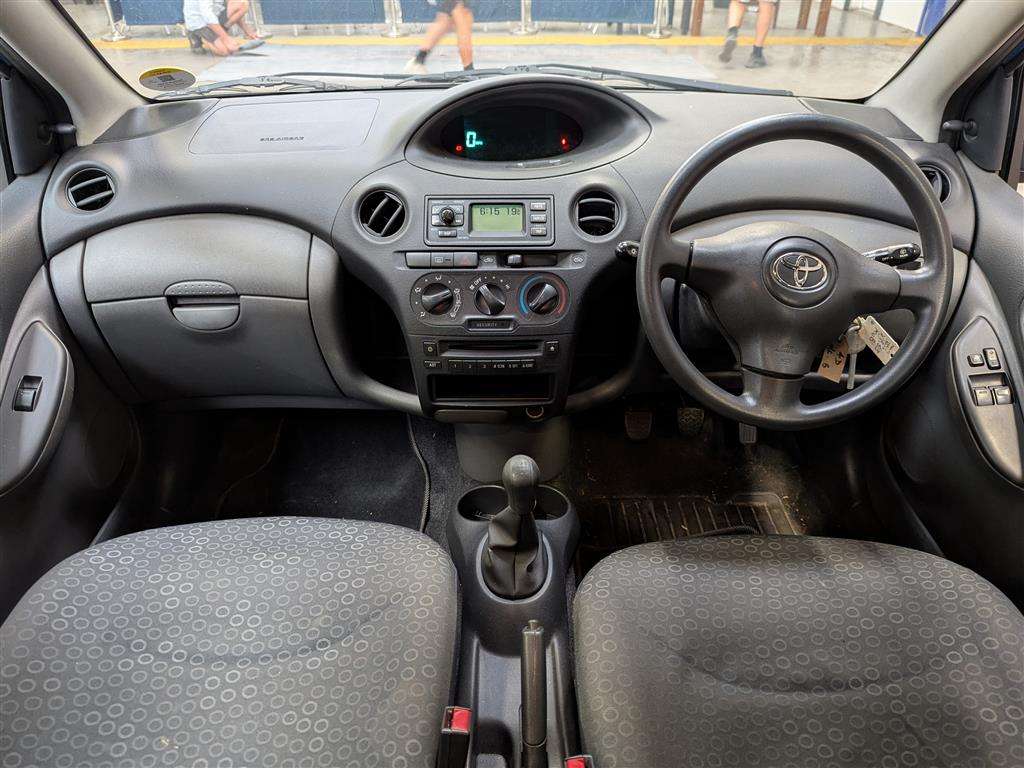 <p>2003 TOYOTA YARIS T3</p>