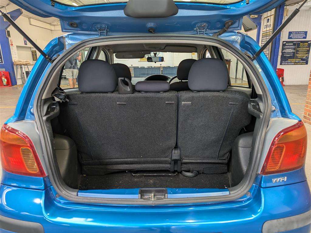 <p>2003 TOYOTA YARIS T3</p>