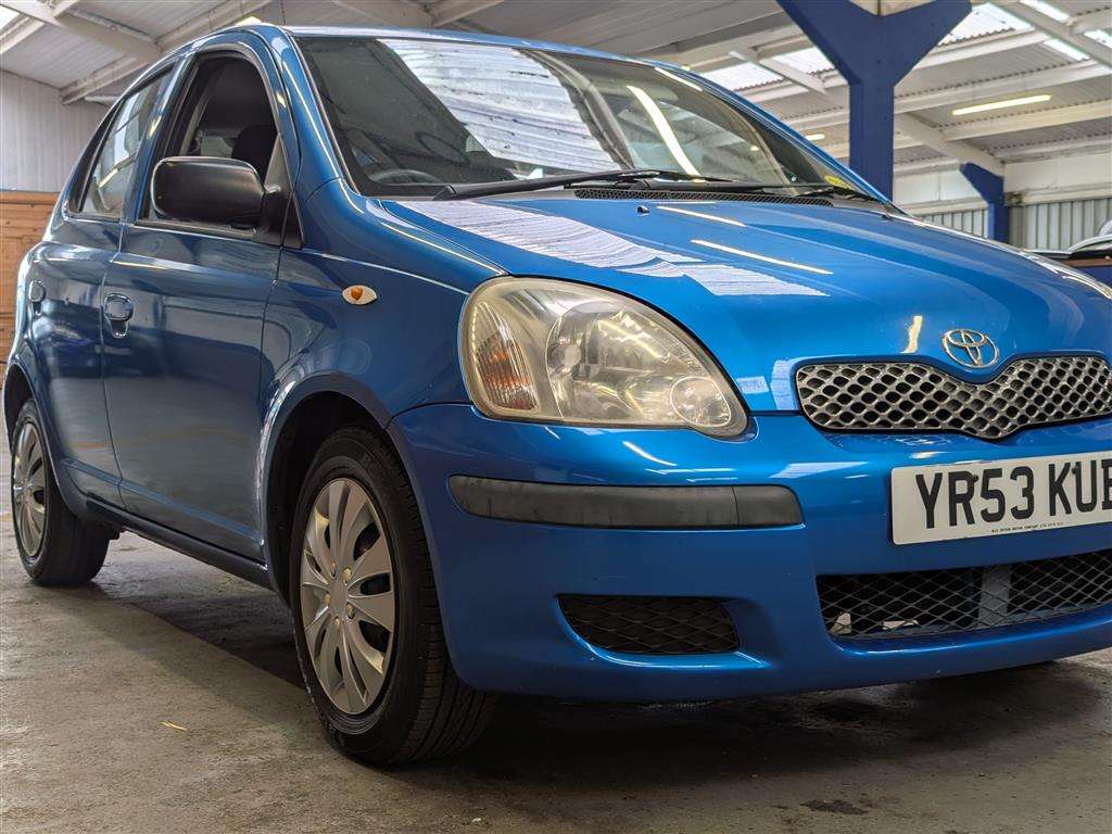 <p>2003 TOYOTA YARIS T3</p>
