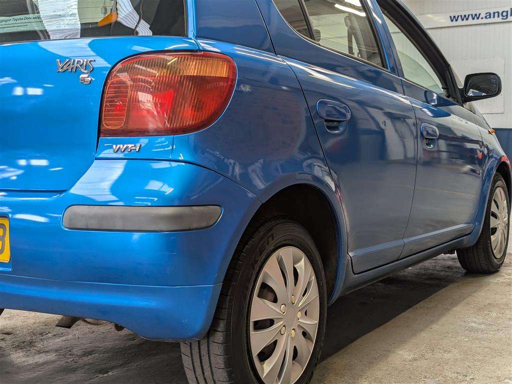 <p>2003 TOYOTA YARIS T3</p>