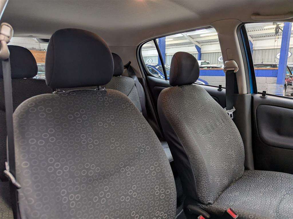 <p>2003 TOYOTA YARIS T3</p>