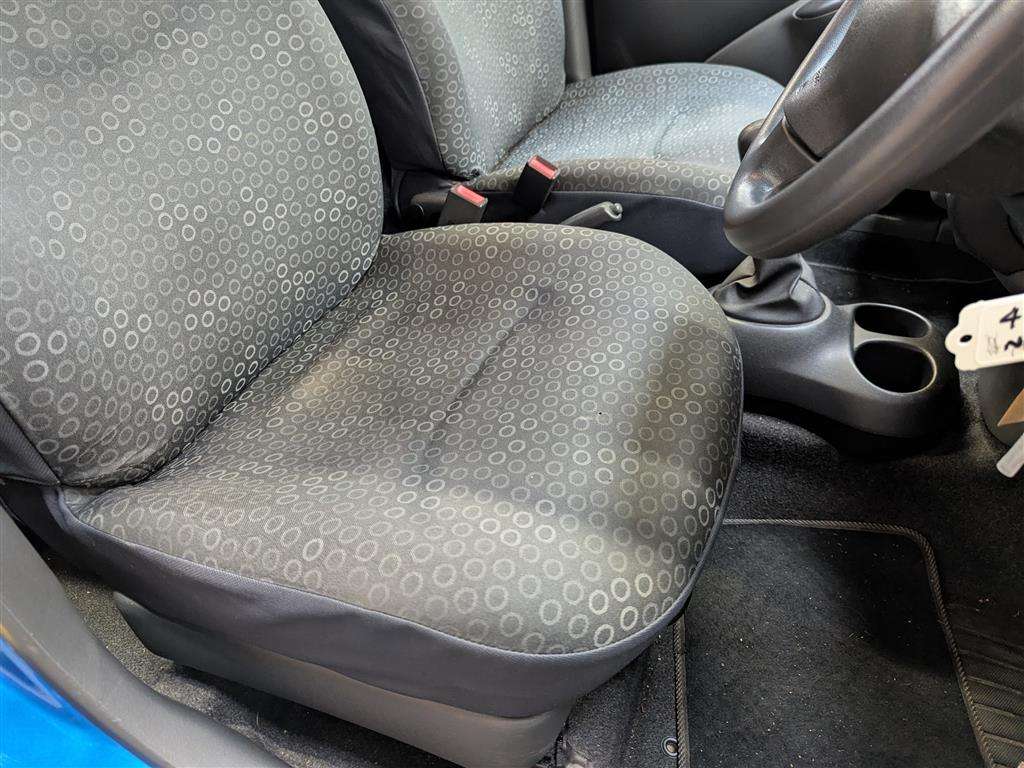 <p>2003 TOYOTA YARIS T3</p>
