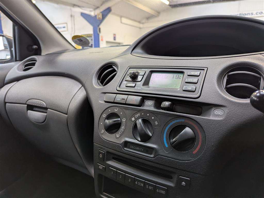 <p>2003 TOYOTA YARIS T3</p>