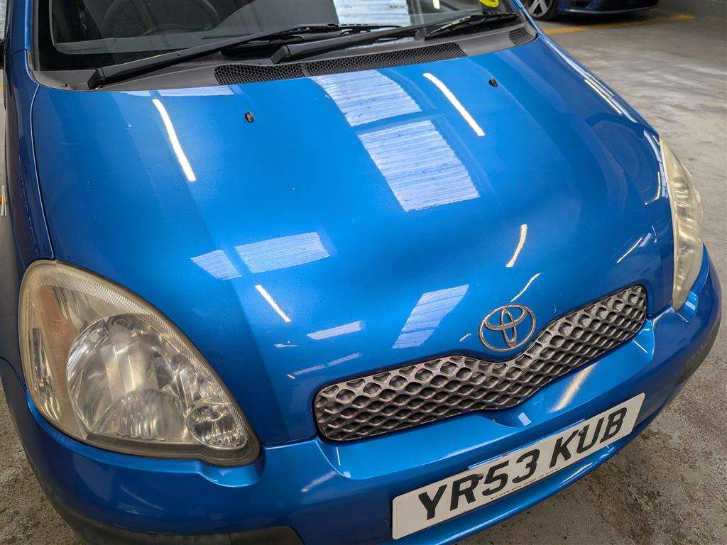 <p>2003 TOYOTA YARIS T3</p>
