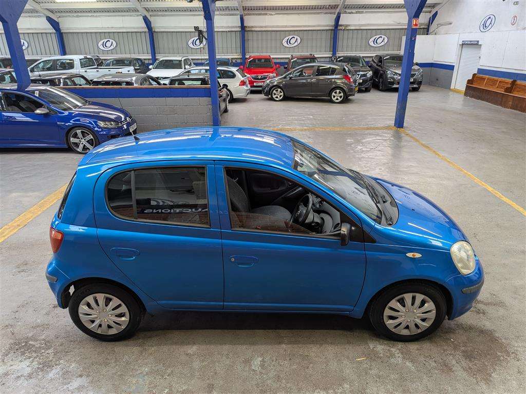 <p>2003 TOYOTA YARIS T3</p>