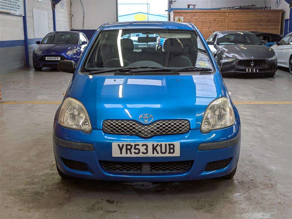 <p>2003 TOYOTA YARIS T3</p>
