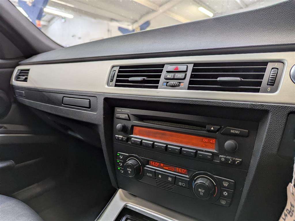 <p>2006 BMW 320D M SPORT TOURING</p>