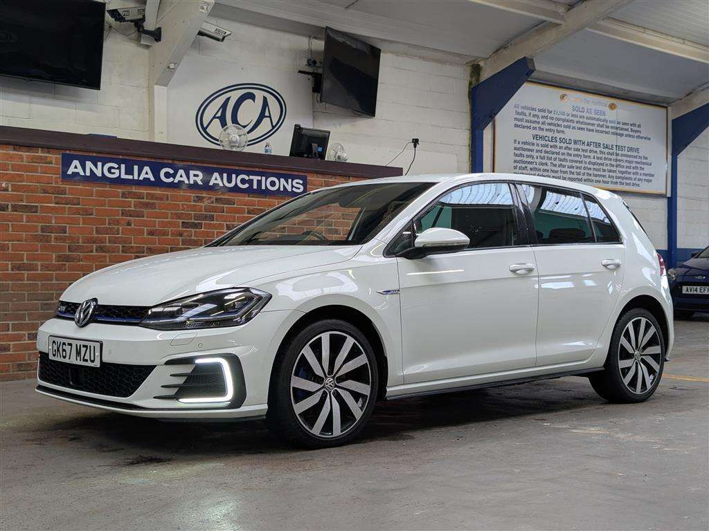 <p>2017 VOLKSWAGEN GOLF GTE ADVANCE S-A</p>