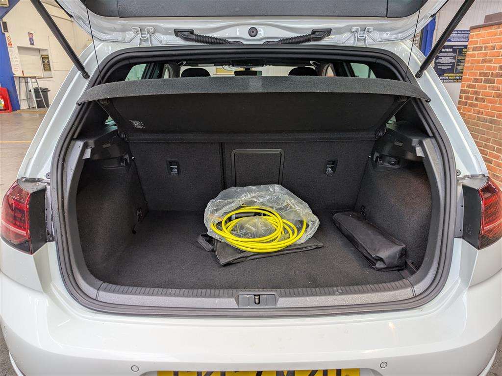 <p>2017 VOLKSWAGEN GOLF GTE ADVANCE S-A</p>
