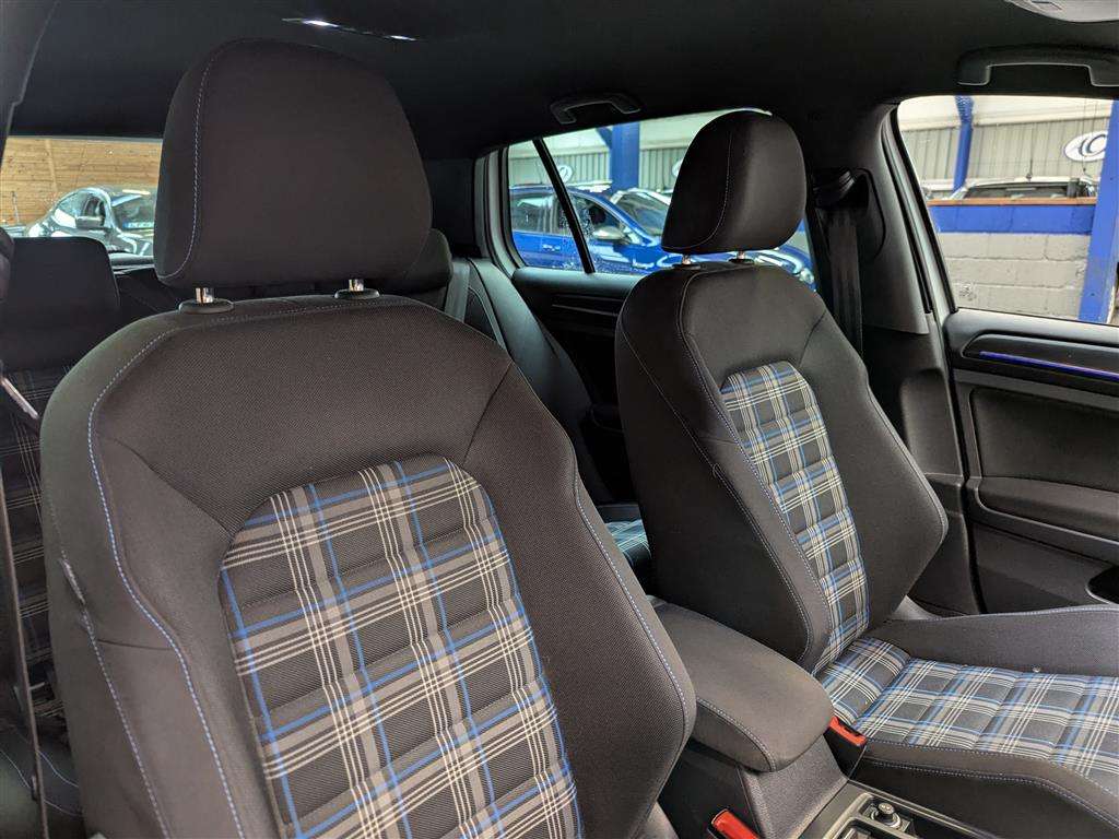 <p>2017 VOLKSWAGEN GOLF GTE ADVANCE S-A</p>