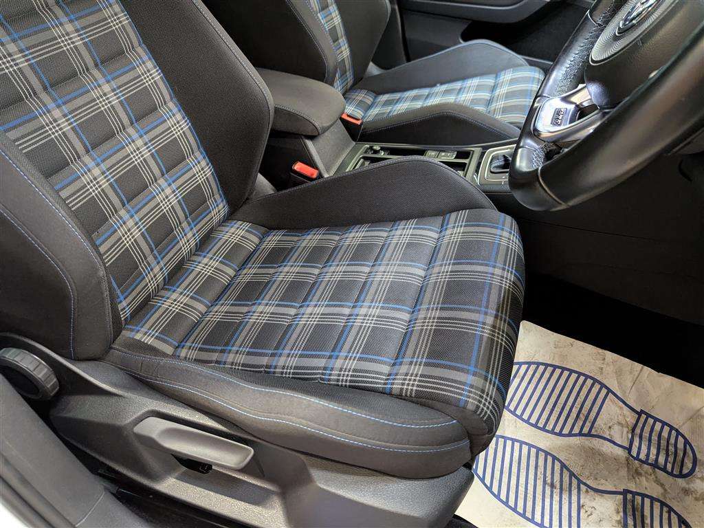 <p>2017 VOLKSWAGEN GOLF GTE ADVANCE S-A</p>