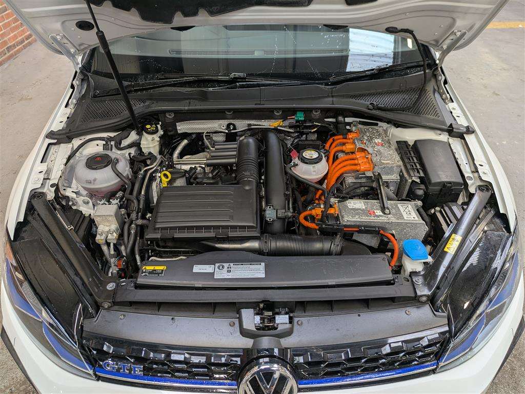 <p>2017 VOLKSWAGEN GOLF GTE ADVANCE S-A</p>