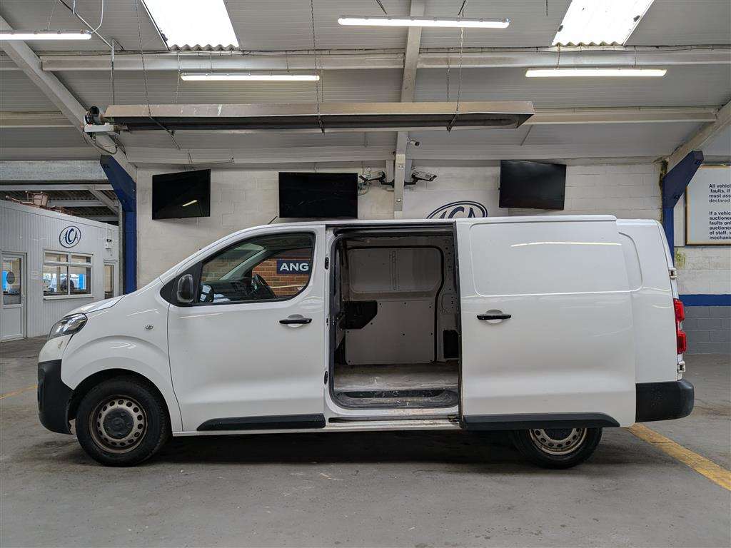 <p>2020 VAUXHALL VIVARO 2900 EDITION S/S</p>