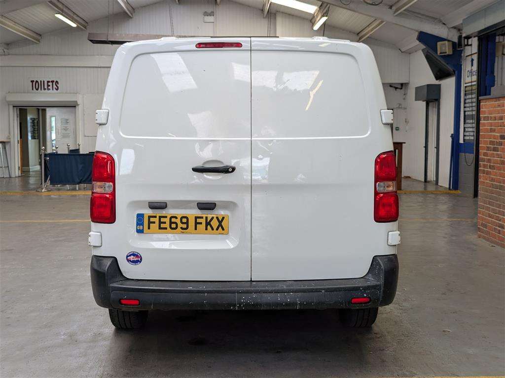 <p>2020 VAUXHALL VIVARO 2900 EDITION S/S</p>