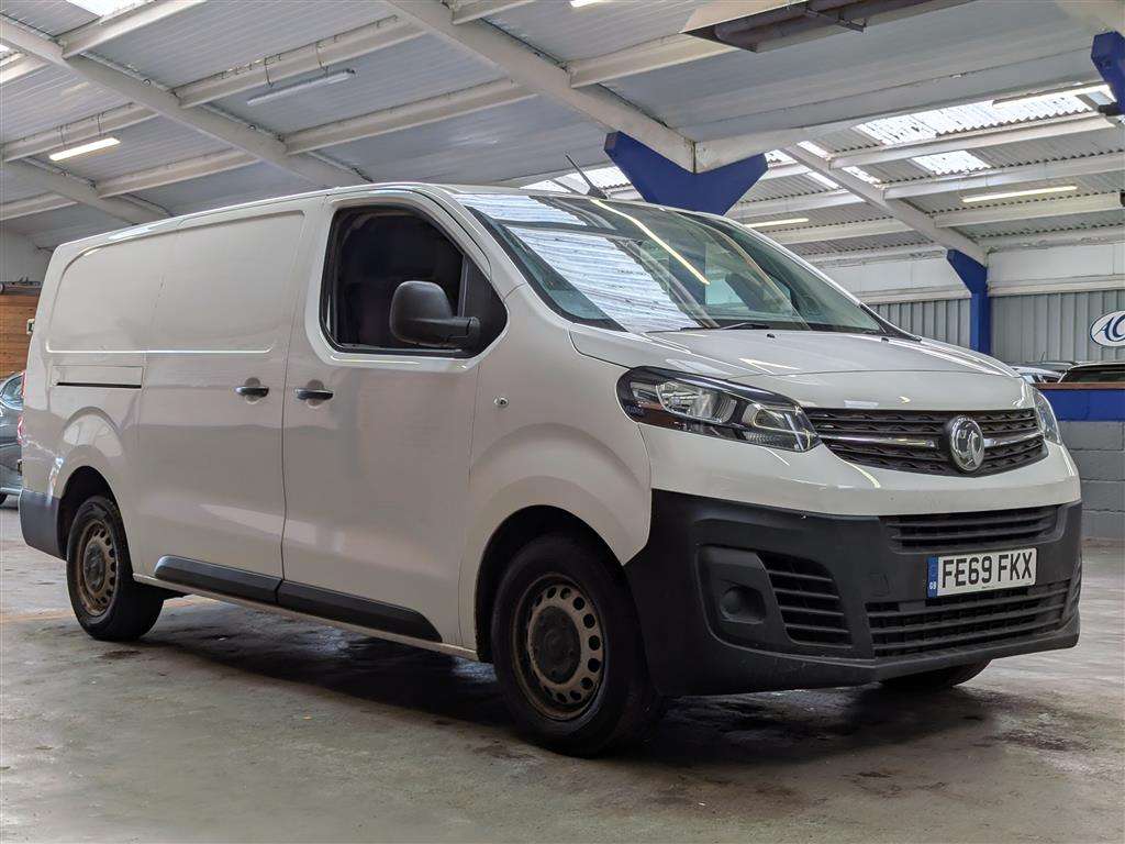 <p>2020 VAUXHALL VIVARO 2900 EDITION S/S</p>