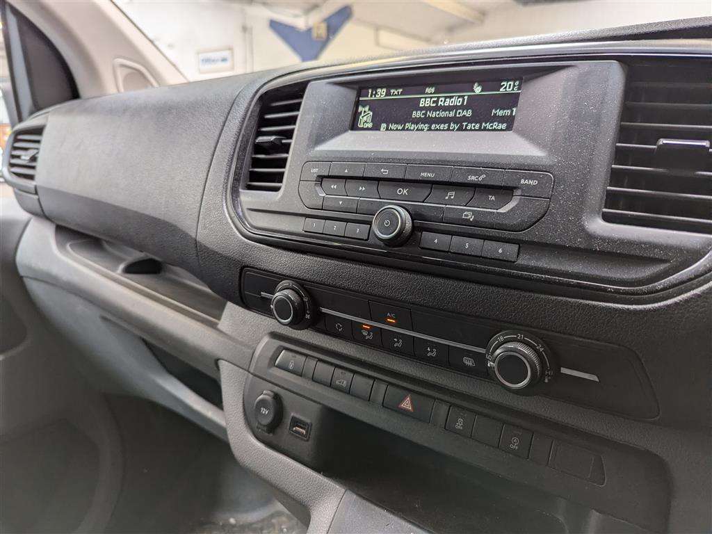 <p>2020 VAUXHALL VIVARO 2900 EDITION S/S</p>