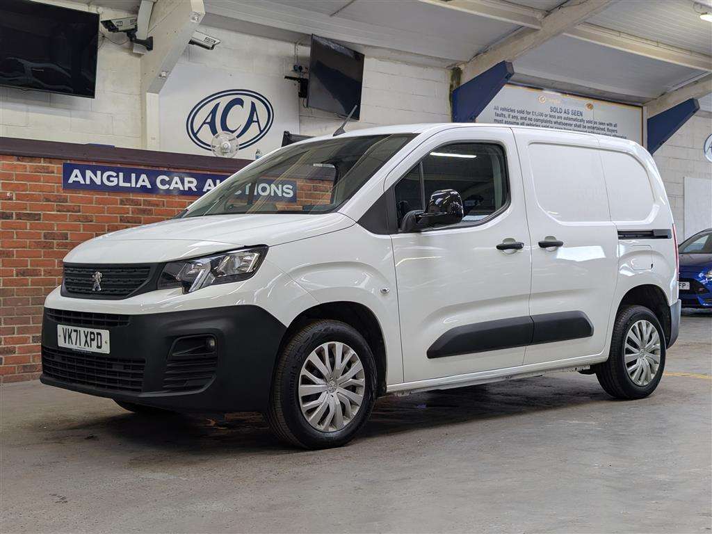 <p>2022 PEUGEOT PARTNER PROFESSIONAL PREM</p>