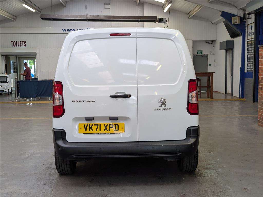 <p>2022 PEUGEOT PARTNER PROFESSIONAL PREM</p>