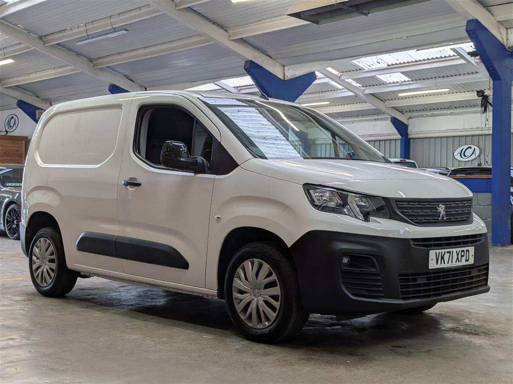 <p>2022 PEUGEOT PARTNER PROFESSIONAL PREM</p>