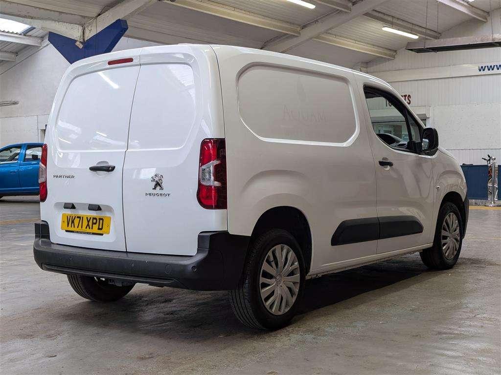 <p>2022 PEUGEOT PARTNER PROFESSIONAL PREM</p>