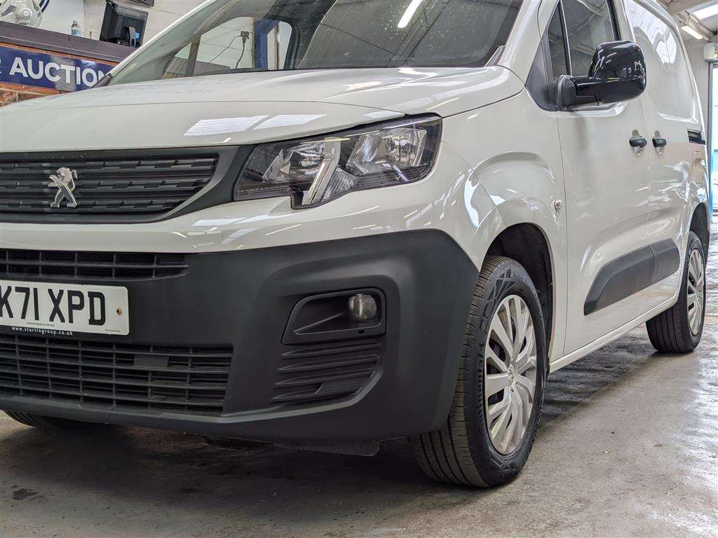 <p>2022 PEUGEOT PARTNER PROFESSIONAL PREM</p>