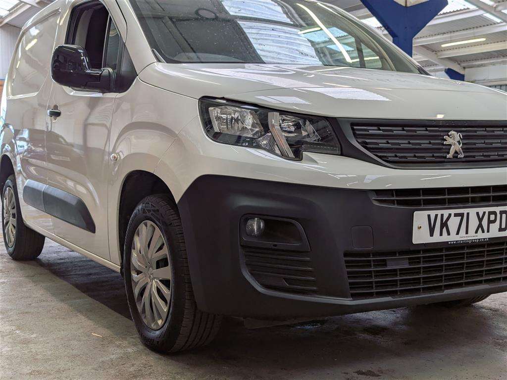 <p>2022 PEUGEOT PARTNER PROFESSIONAL PREM</p>