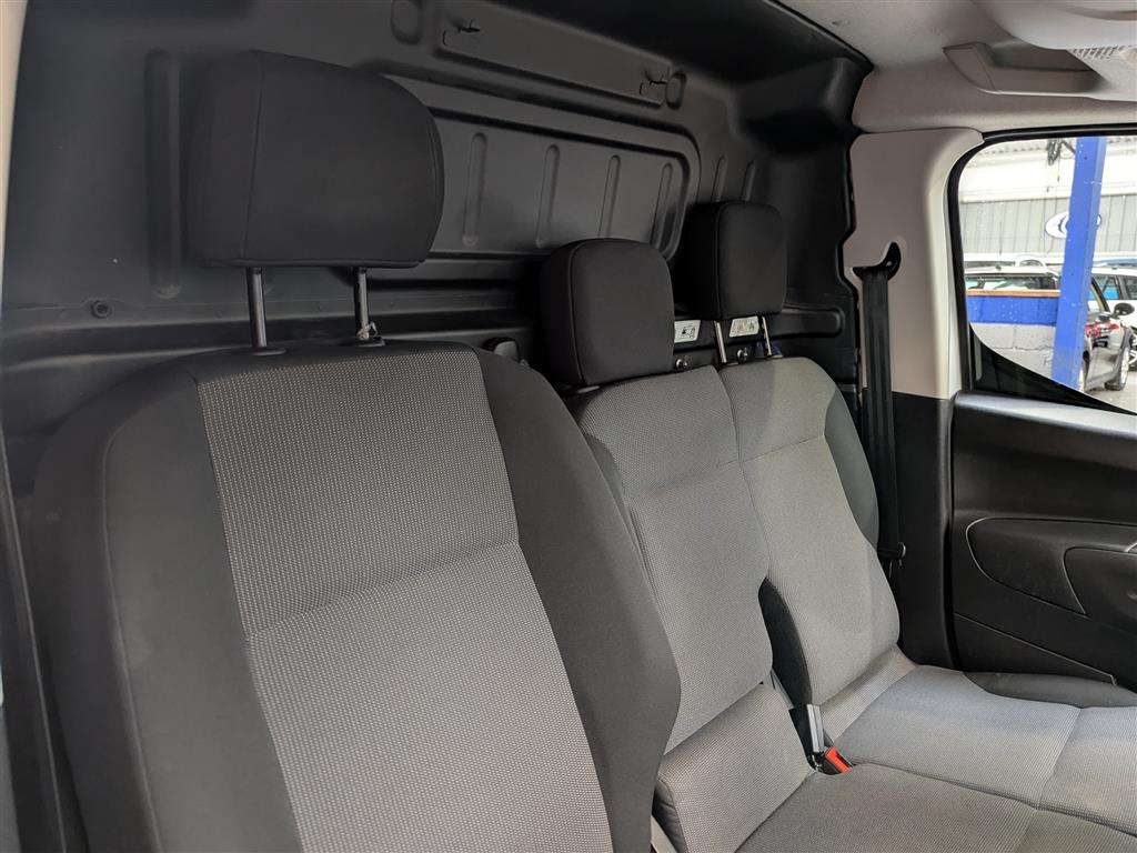 <p>2022 PEUGEOT PARTNER PROFESSIONAL PREM</p>