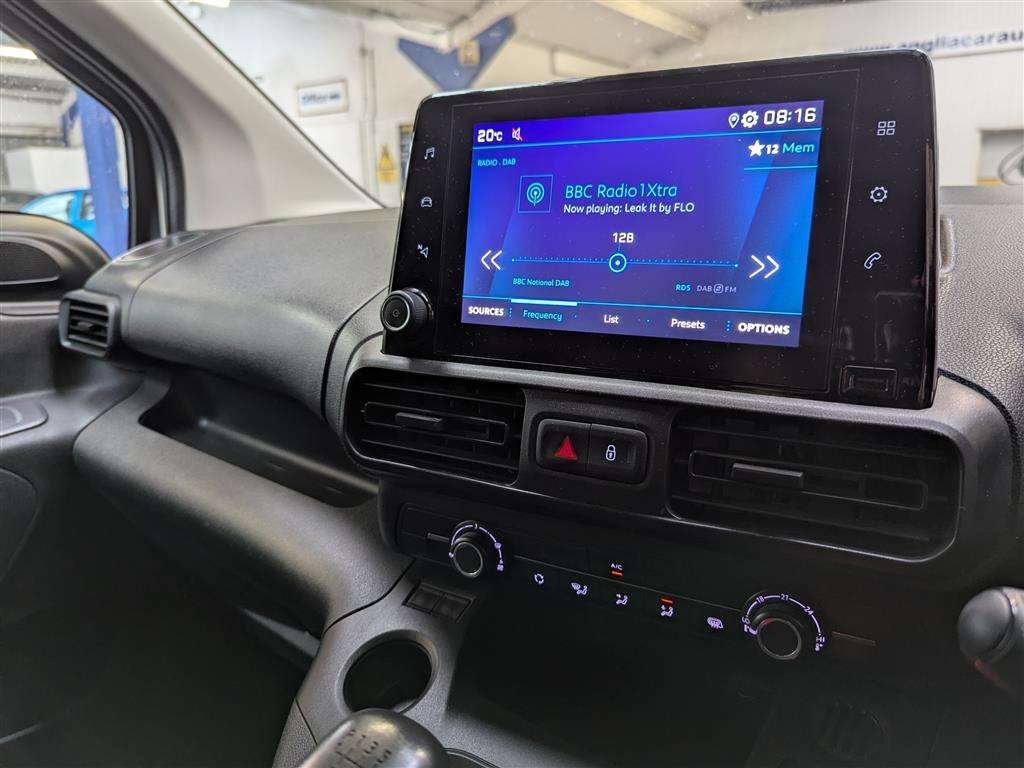 <p>2022 PEUGEOT PARTNER PROFESSIONAL PREM</p>