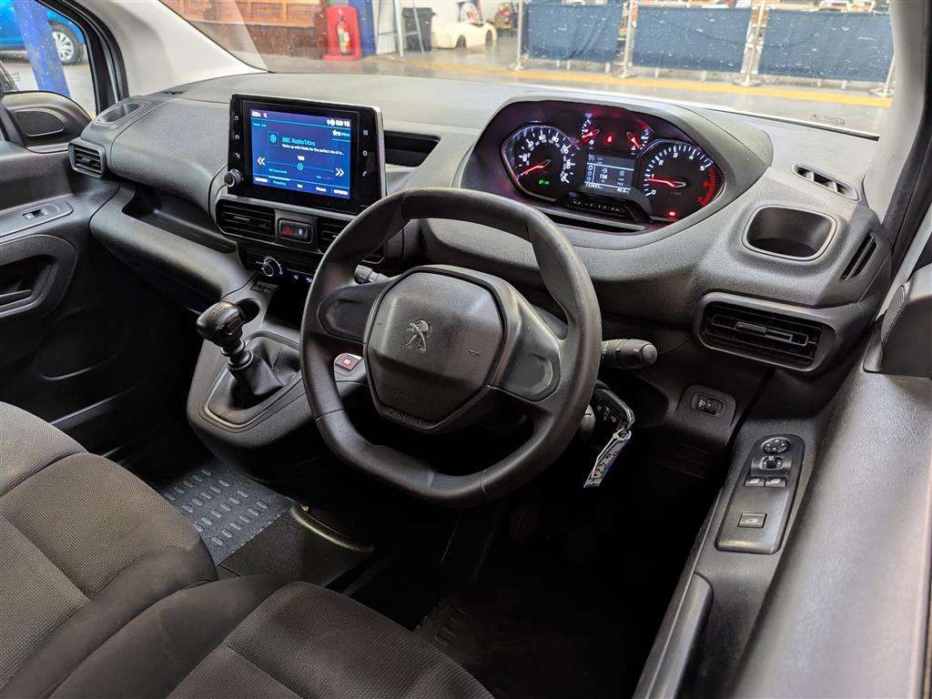 <p>2022 PEUGEOT PARTNER PROFESSIONAL PREM</p>