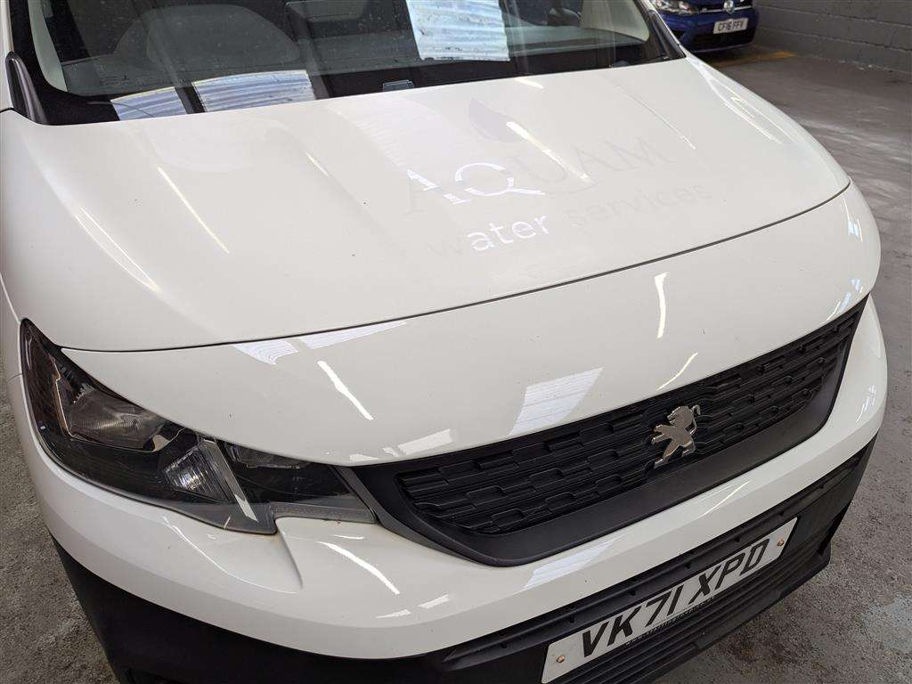 <p>2022 PEUGEOT PARTNER PROFESSIONAL PREM</p>