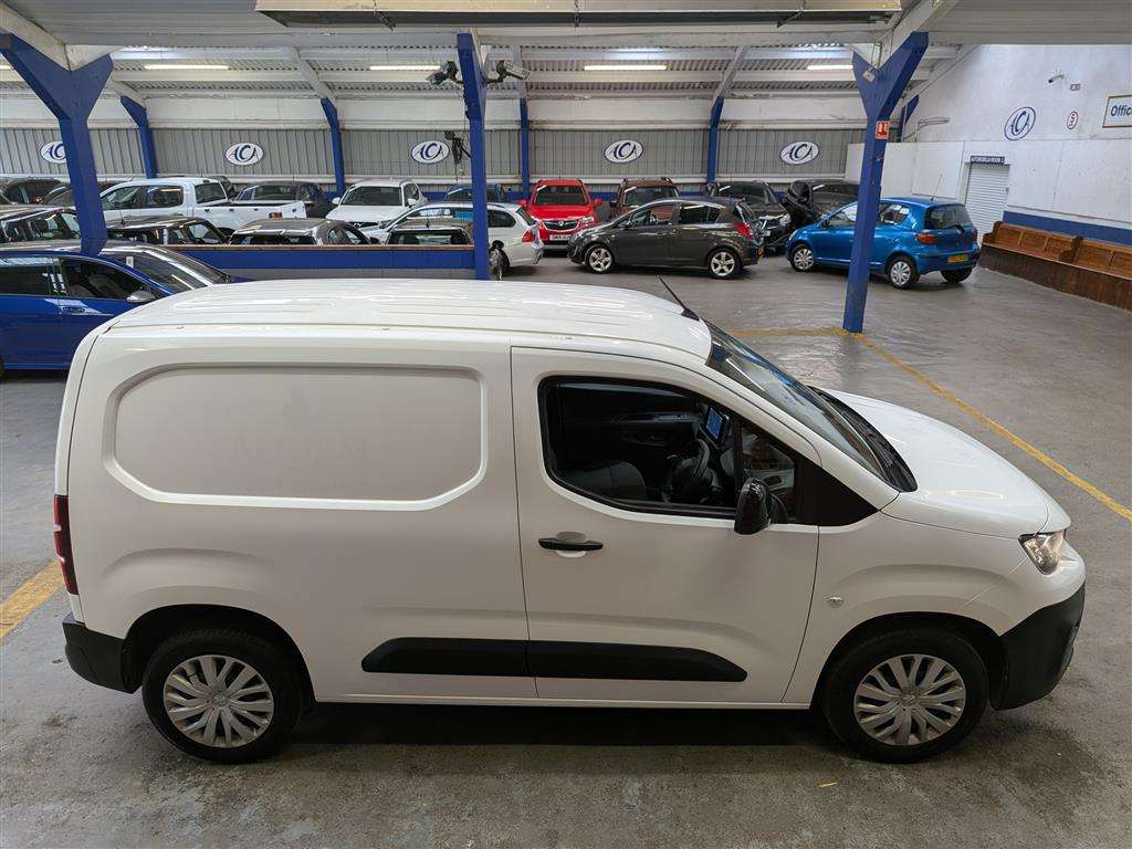 <p>2022 PEUGEOT PARTNER PROFESSIONAL PREM</p>