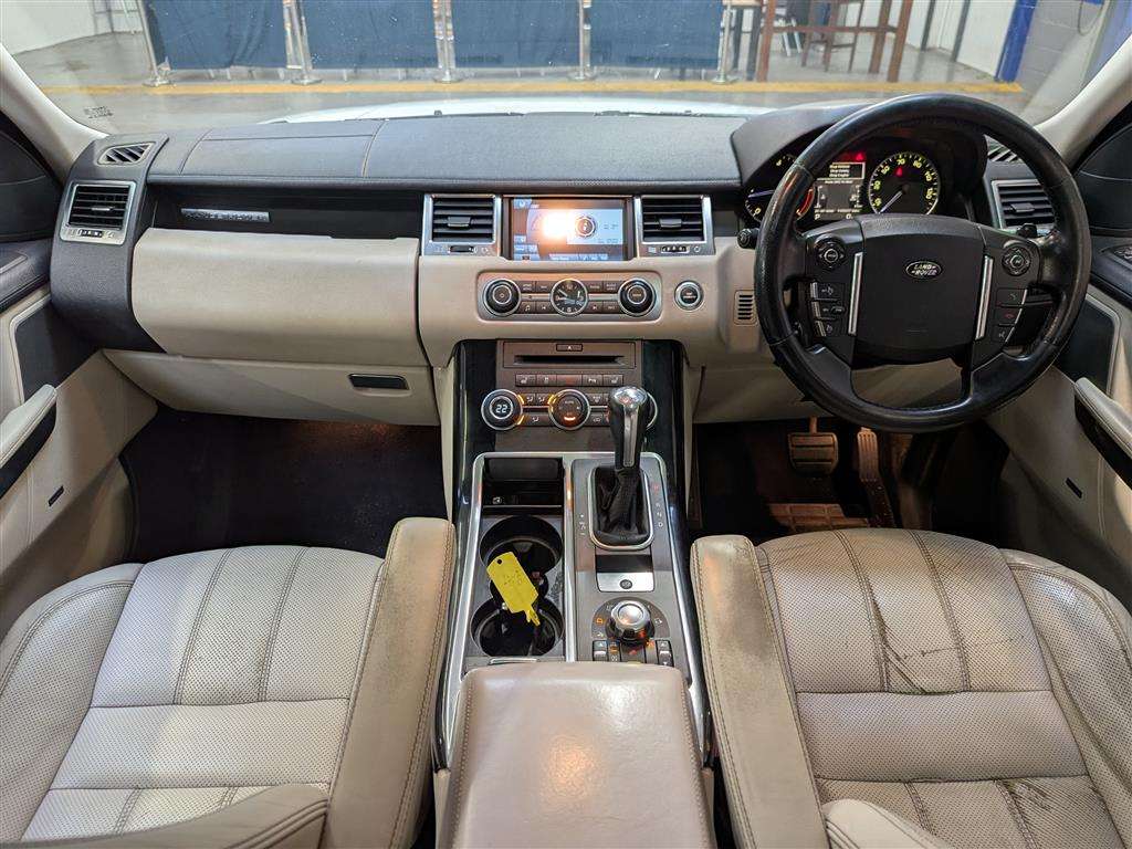 <p>2010 LAND ROVER RANGE ROVER SP HSE TDV6 A</p>