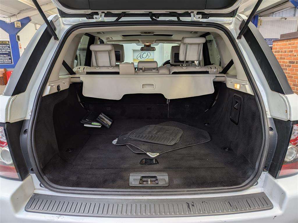 <p>2010 LAND ROVER RANGE ROVER SP HSE TDV6 A</p>