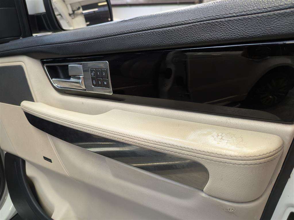 <p>2010 LAND ROVER RANGE ROVER SP HSE TDV6 A</p>