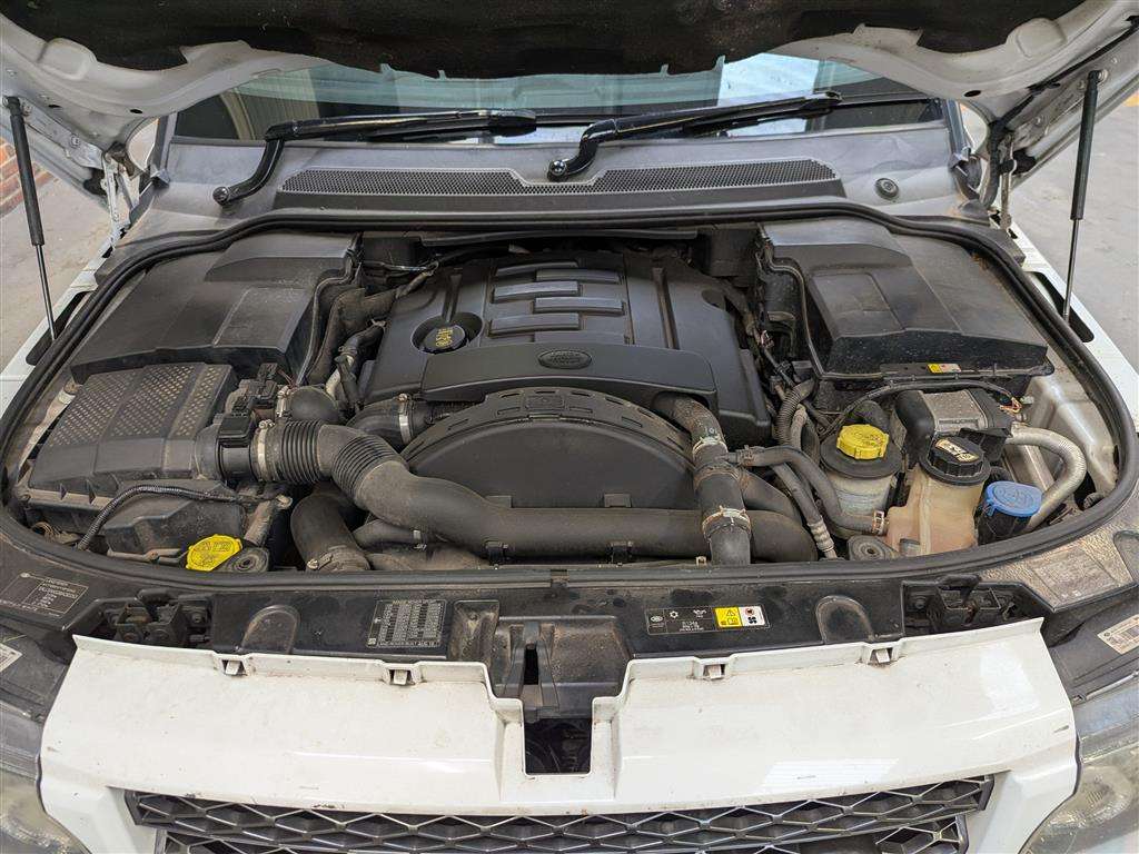 <p>2010 LAND ROVER RANGE ROVER SP HSE TDV6 A</p>