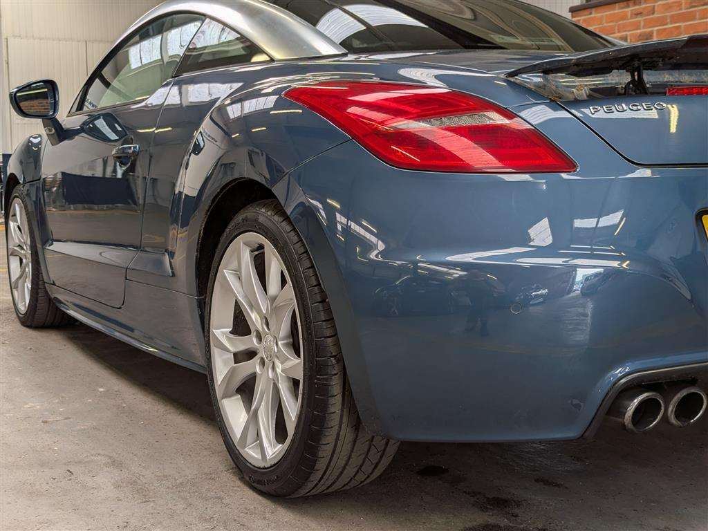 <p>2010 PEUGEOT RCZ GT THP 156</p>