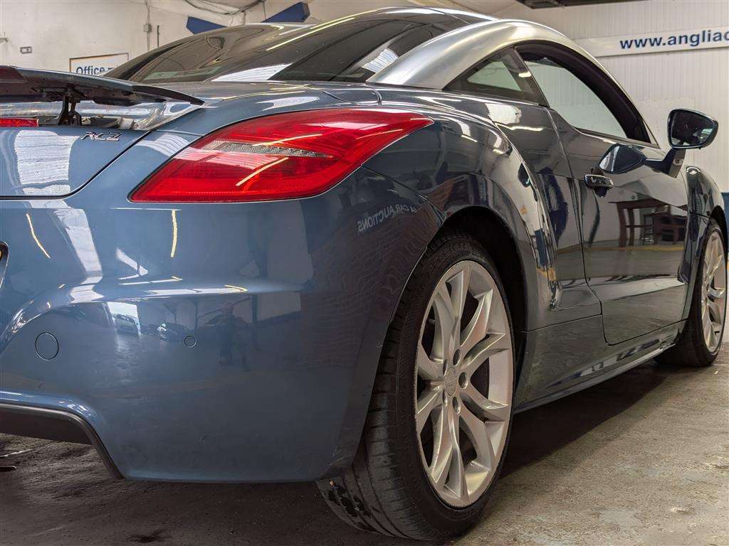<p>2010 PEUGEOT RCZ GT THP 156</p>