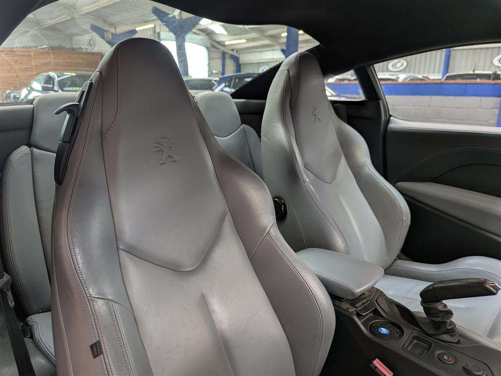 <p>2010 PEUGEOT RCZ GT THP 156</p>