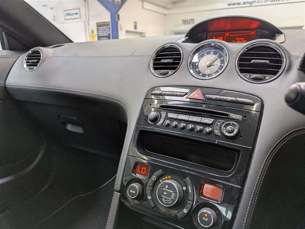 <p>2010 PEUGEOT RCZ GT THP 156</p>