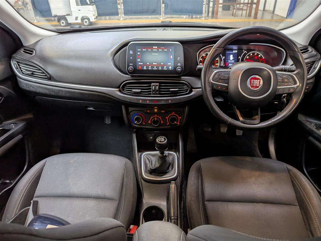 <p>2018 FIAT TIPO EASY + T-JET</p>