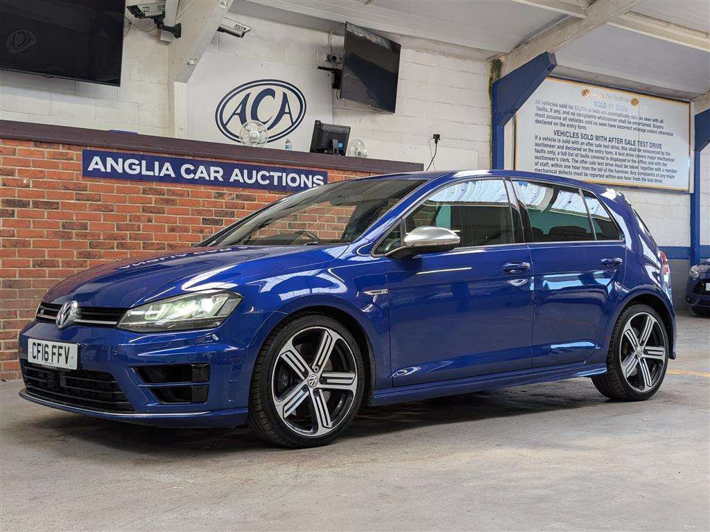 <p>2016 VOLKSWAGEN GOLF R DSG</p>