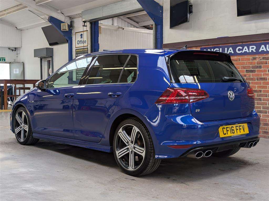 <p>2016 VOLKSWAGEN GOLF R DSG</p>